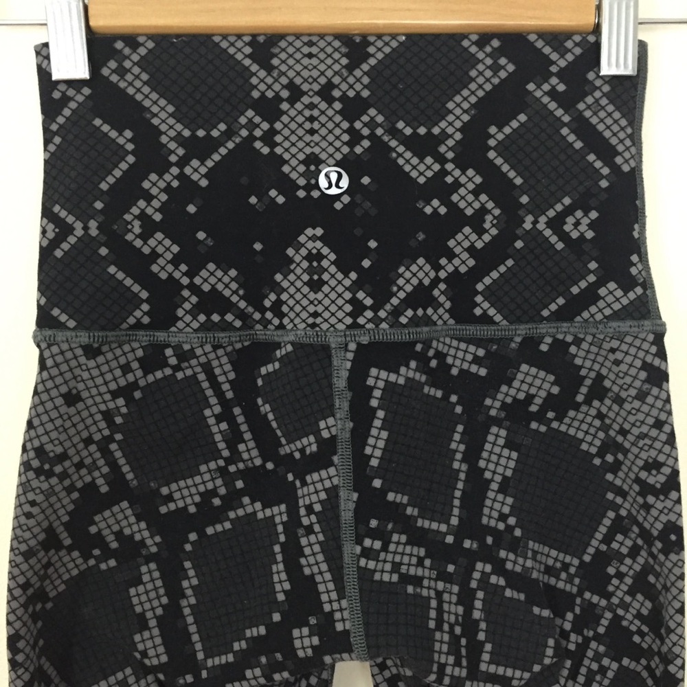 LULULEMON Hi-Rise Wunder Under Snake Leggings - Picture 9 of 13
